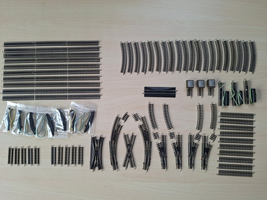 Minitrix N - 4900 serie - Binari di modellini di treni (80) - Assortimento di scambi e rotaie elettriche #1.0