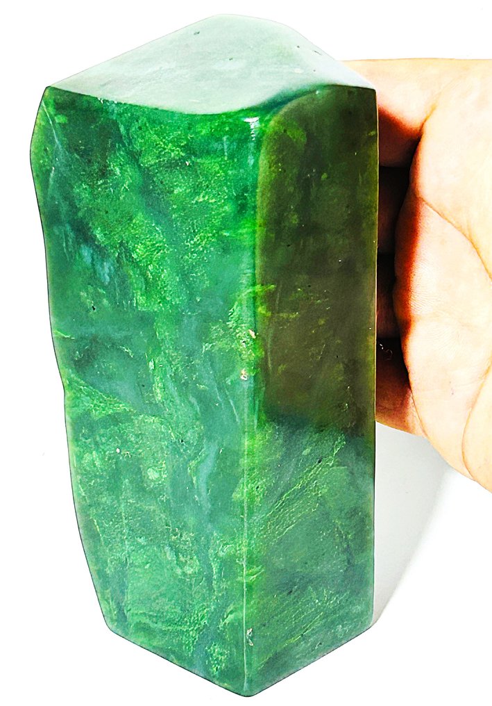 卓越的软玉自由形态 丰富多彩的绿色调与强大的存在感 - 高度: 130 mm - 闊度: 62 mm- 784 g - (1) #4.3