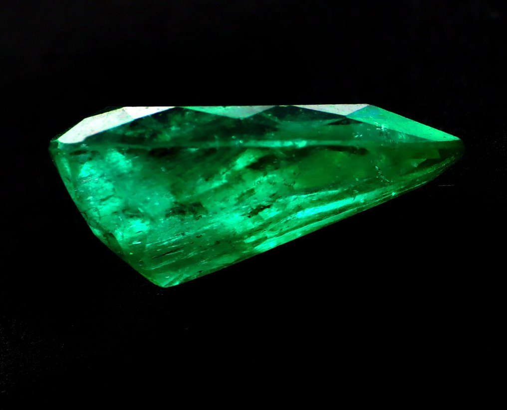 1 pcs  Emerald  - 2.78 ct - International Gemological Institute (IGI) #2.1