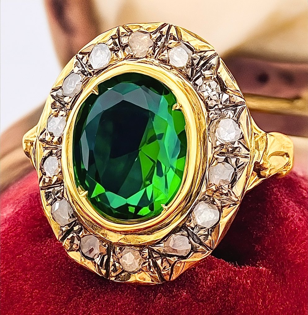 Ingen mindstepris - Ring - 9 kt. Gulguld, Sølv Smaragd - Diamant #2.1