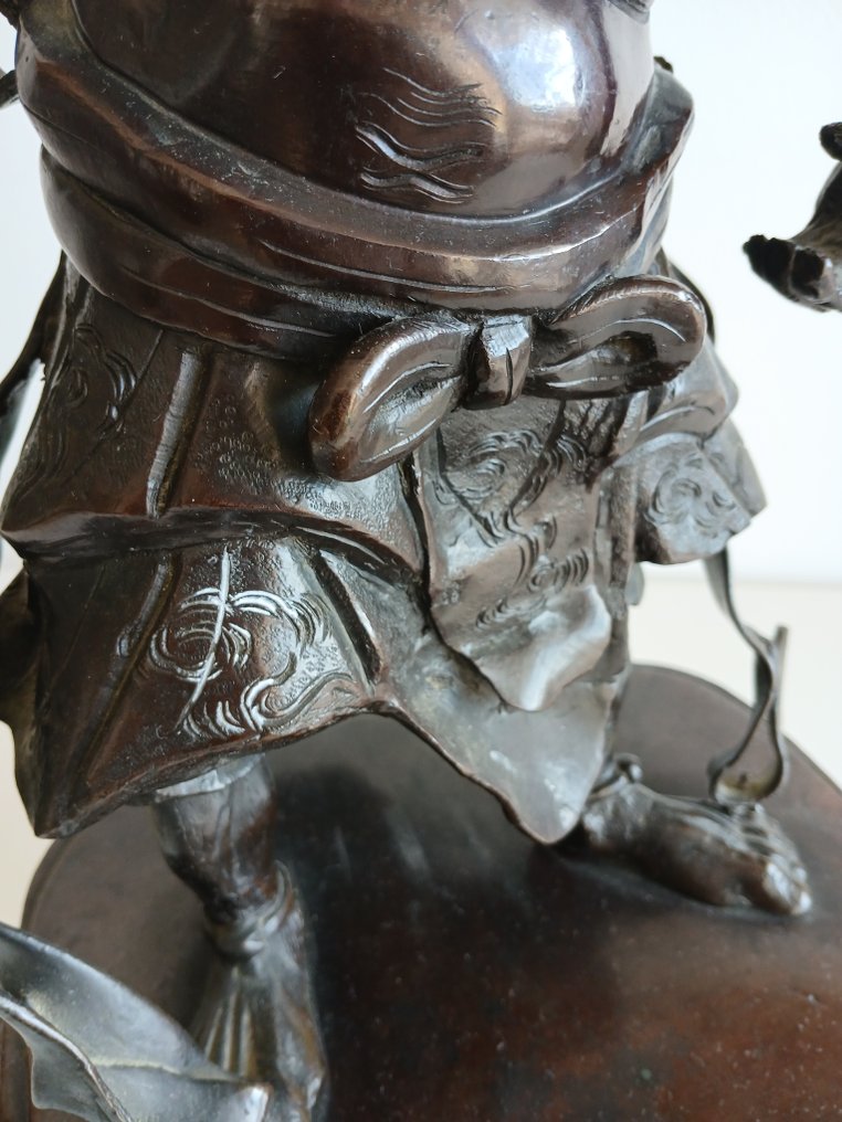 Figurita - Japanese monk/devil holding bell - Bronce #4.3