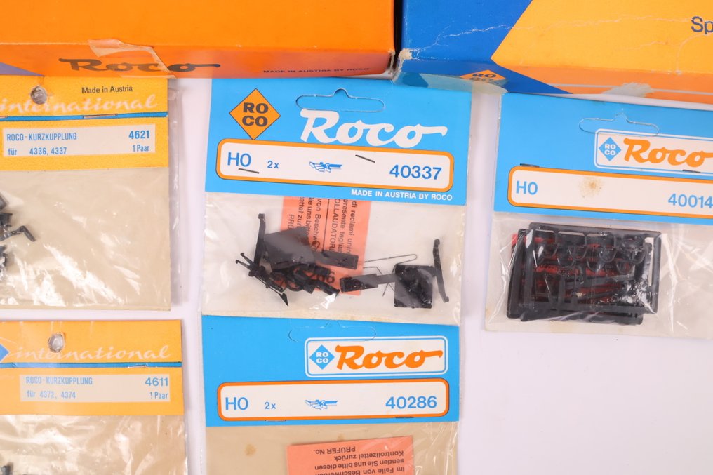 Roco H0 - 40326/4621/04490S etc. - Model train (22) - Large package with couplings, coupling shafts, and other accessories. #2.1