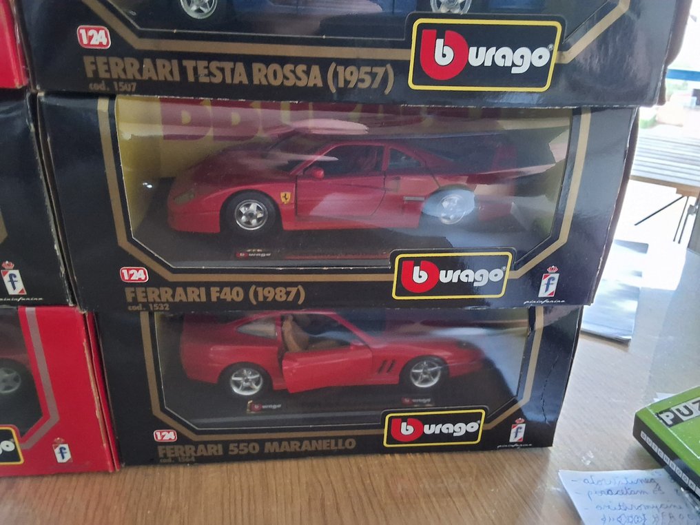 Burago 1:24 - Modelbil (8) - Ferrari collectie (diverse modellen) - i original æske 1:24 #3.2
