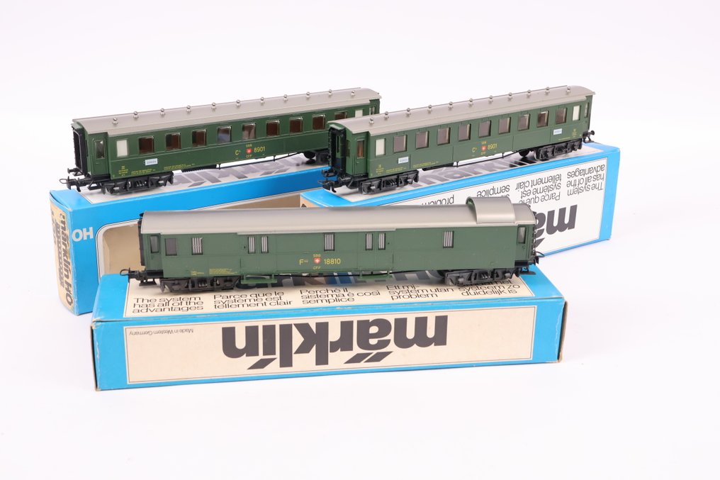 Märklin H0 - 4318/4146 - Επιβατικό τρένο μοντελισμού (3) - Τρεις επιβατηγά βαγόνια. - SBB #1.0
