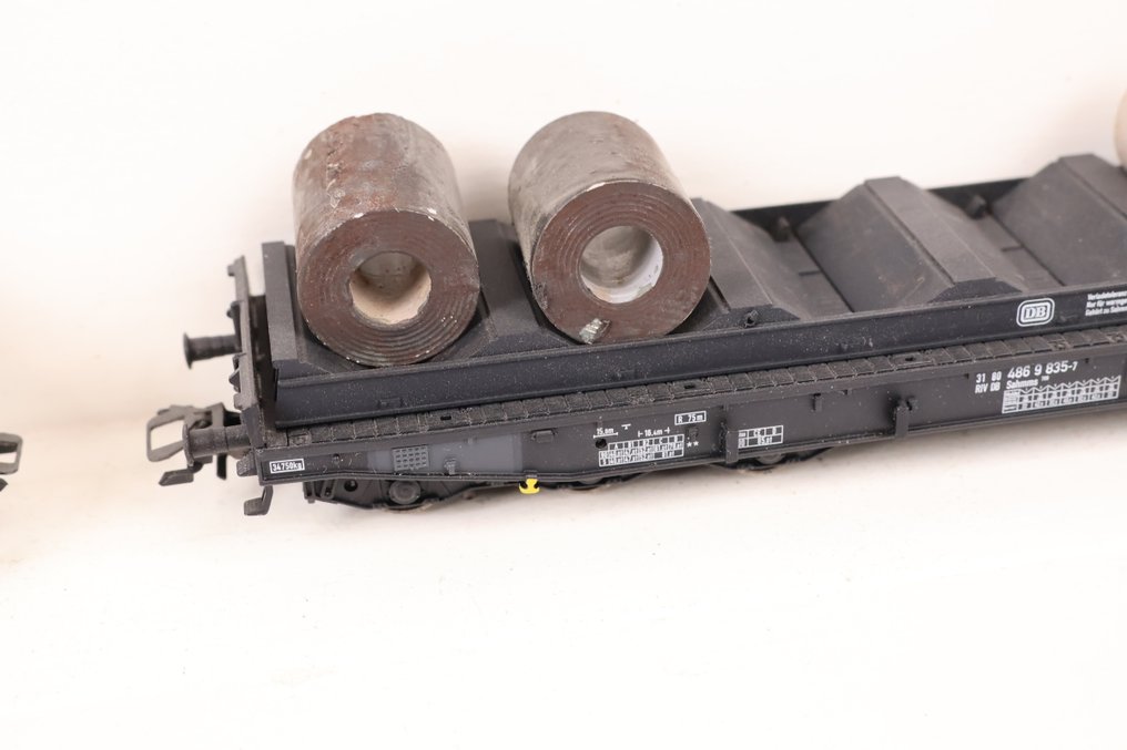 Trix H0 - Machetă tren transport marfă (4) - Patru camioane grele încărcate cu role de oțel, expuse la intemperii. - DB #2.1