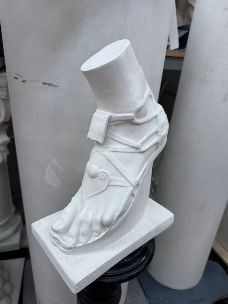 sculptuur, Piede con sandalo - 40 cm - Gips #2.1