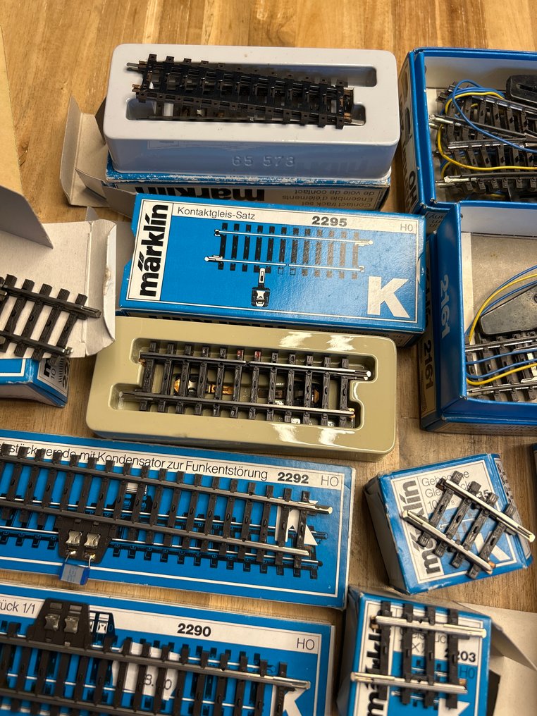 Märklin H0 - 2290,2259,2292,7547,7230,2293,2295,2231,2197 - Set di binari per modellini di treni (125) - Set di binari K Märklin H0 comprensivo di deviatoi, incroci, binari curvi e diritti. #3.2