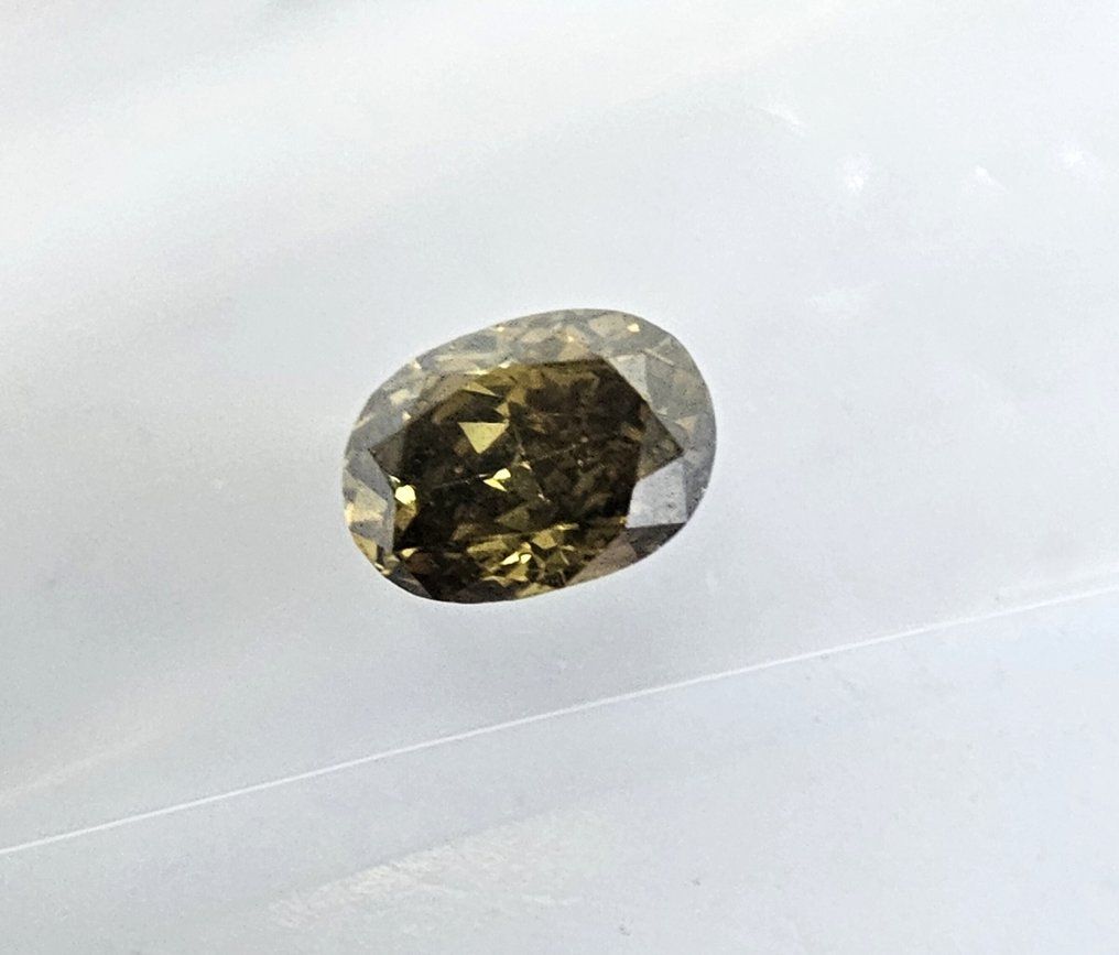没有保留价 - 1 pcs 钻石  (天然)  - 0.26 ct - 椭圆形 - VS2 轻微内含二级 - 国际宝石研究院（IGI） - 华丽的深灰绿色 #3.2