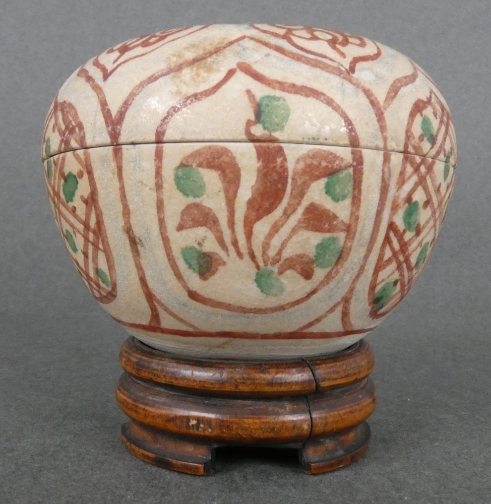 Jiajing (1522-1566) - 盒子 - 水仙、波浪与花卉镶板——多叶盒——釉下蓝色、釉上红色和绿色 - 瓷 - 盒子与盖子 #2.1