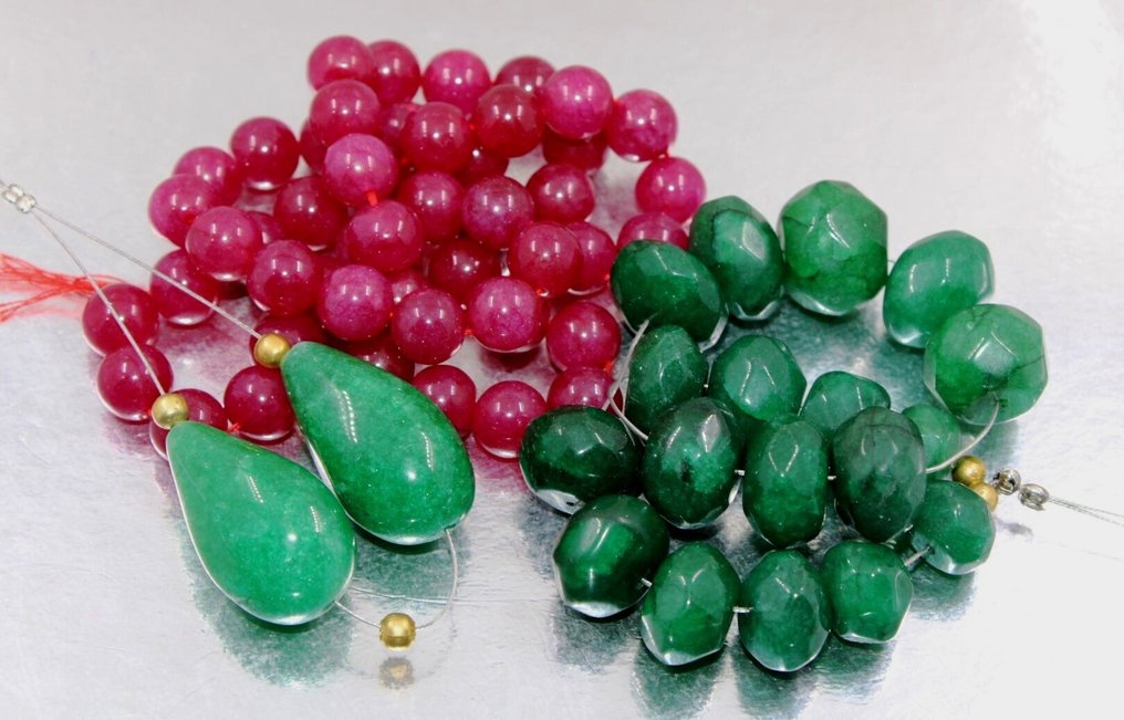 70 Ruby und Emerald, wirklich schöne handgefertigte runde, facettierte und Tropfen-Perlen, 542 Schmuck- 108.4 g #3.2