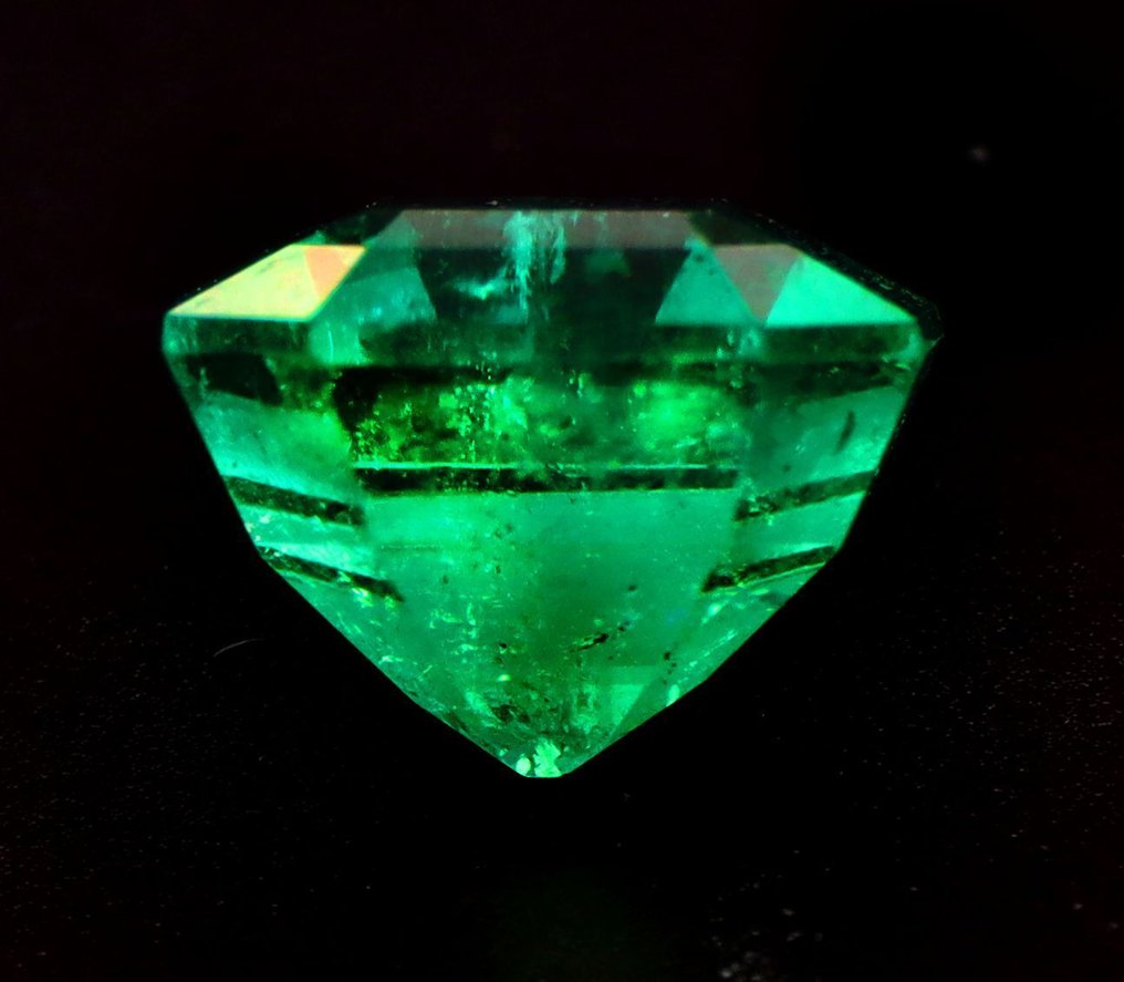 1 pcs  Smeraldo  - 1.66 ct - International Gemological Institute (IGI) #4.3