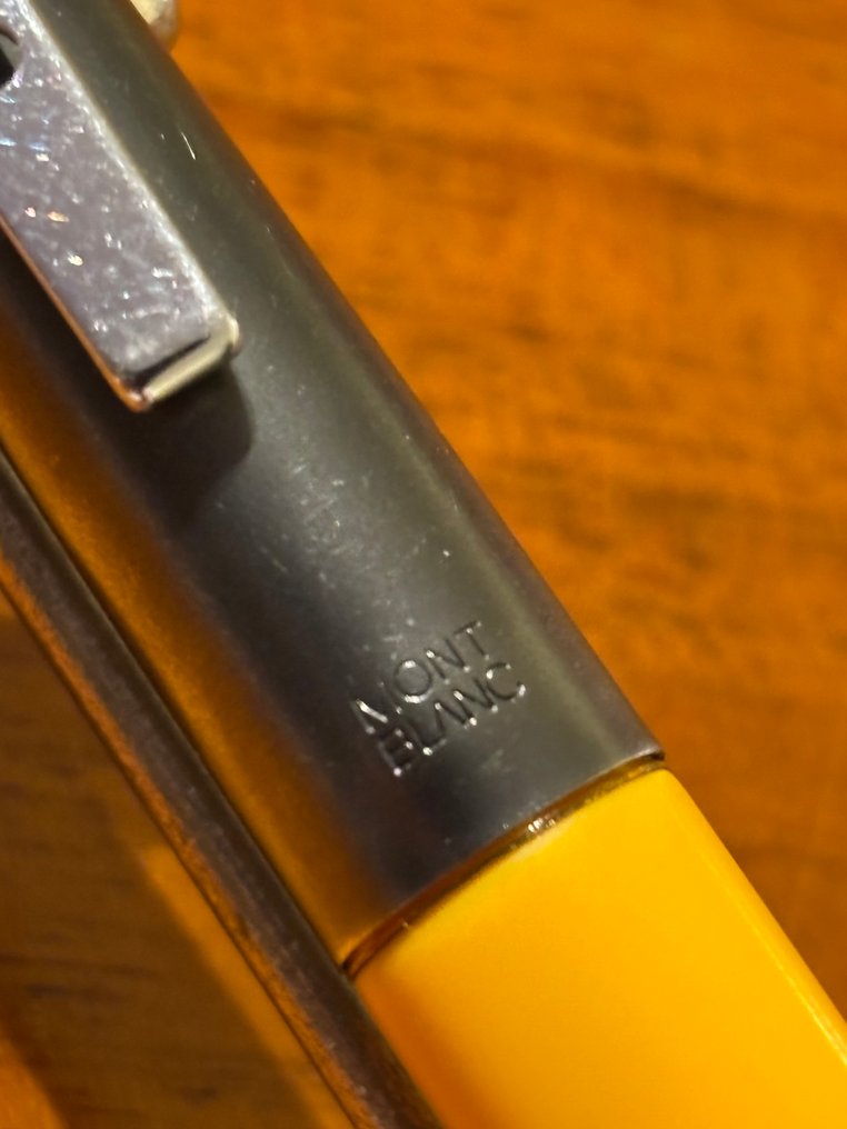 Montblanc - Montblanc Carrera Fountain Pen Yellow and Black, Piston, Broad Steel Nib - Zonder minimumprijs - Vulpen #4.3