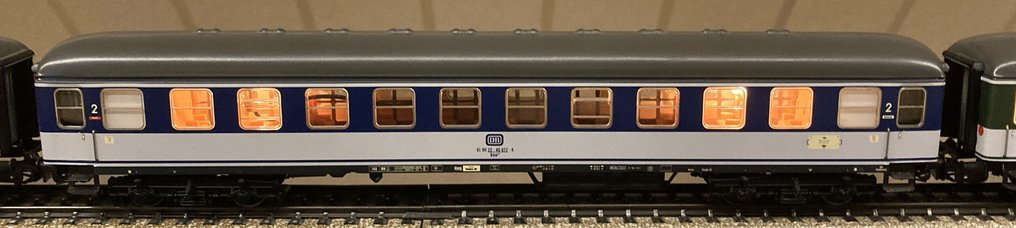 Märklin H0 - 40541 - Modellbahn-Personenwagenset (1) - 4 Personenwagen mit Beleuchtung - DB #3.2
