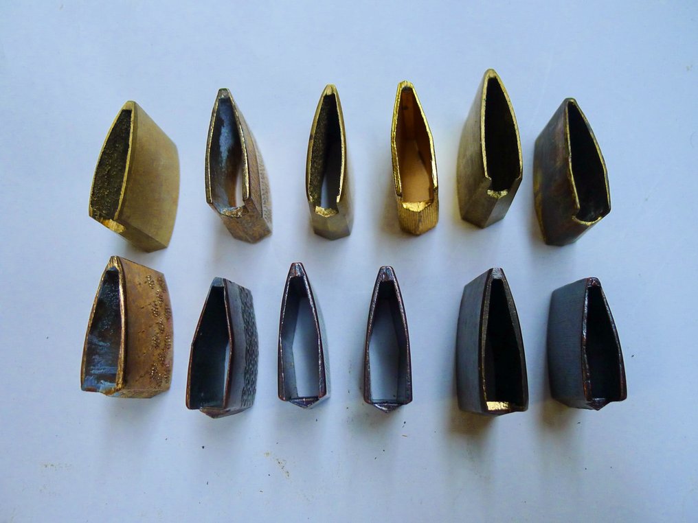 12个habaki，适用于刀、剑、脇差和短刀套装 - 日本 - 20世紀末 #2.1