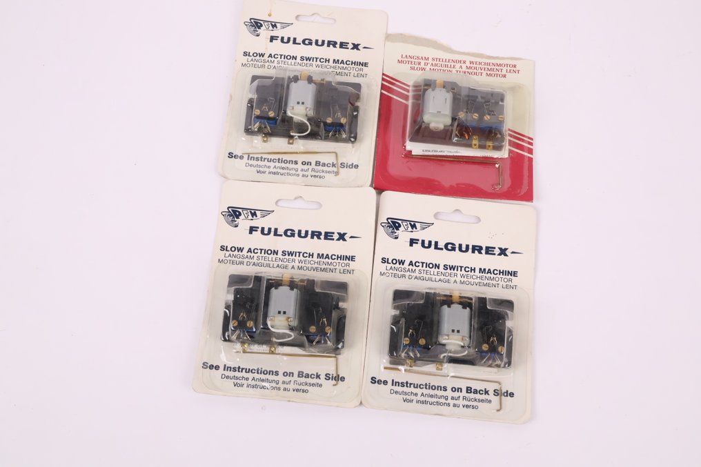 Fulgurex H0 - 830 - 電子 (4) - 四名道口操作員/司機，緩慢移動 #1.0