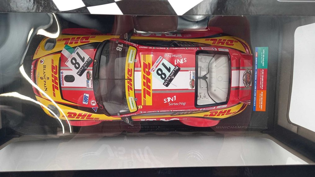Minichamps 1:18 - Modell autó - Porsche 911 GT3 R 24h SPA 2011 - (cod.B35) #3.2
