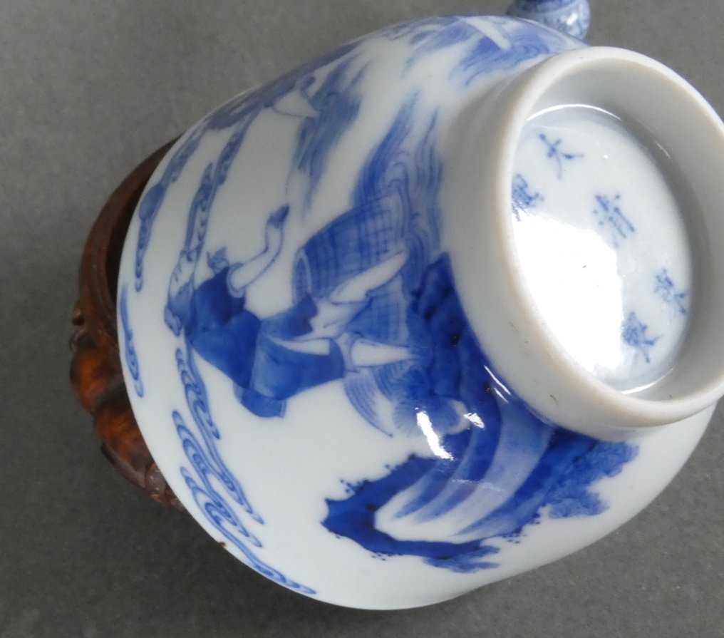 Qing (1644-1911) - Kangxi Six Character Mark - Kulho - Three Fishermen Catching a Fish - Da Qing Kang Xi Nian Zhi - Posliini - Ultra Fine Quality #3.2