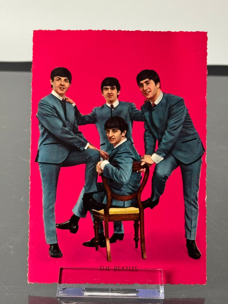 甲壳虫乐队 - 披头士狂热纪念品套装，包括密封人偶、明信片和长筒袜盒 #3.2