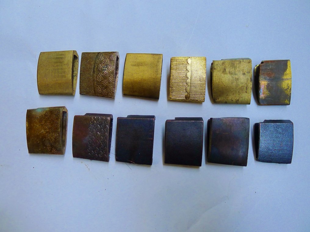 12个habaki，适用于刀、剑、脇差和短刀套装 - 日本 - 20世紀末 #1.0