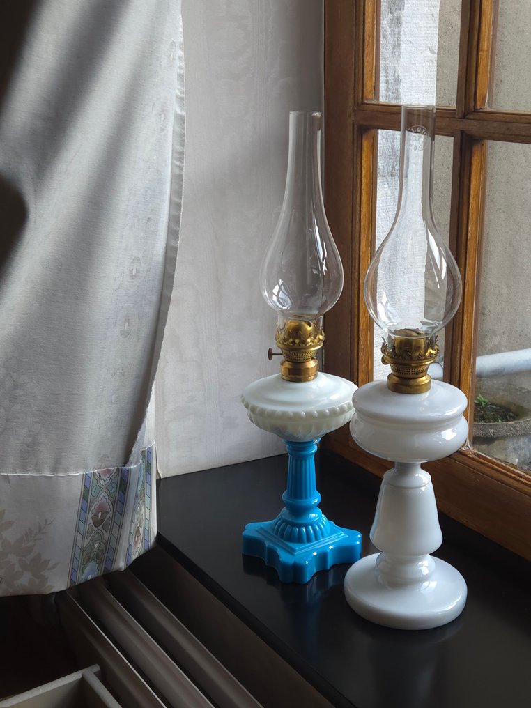 Inconnu - Olie lampe (2) - Forgyldt messing, Opalglas #1.0