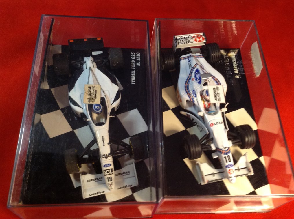 Minichamps 1:43 - Αγωνιστικό αυτοκίνητο μοντελισμού  (2) - ref. #970019 Tyrrell Ford 025 F.1 "PIAA" 1997 #19 Mika Salo - ref. #980018 Stewart Ford SF2 F.1 "HSBC" 1998 #18 Rubens Barrichello #4.3