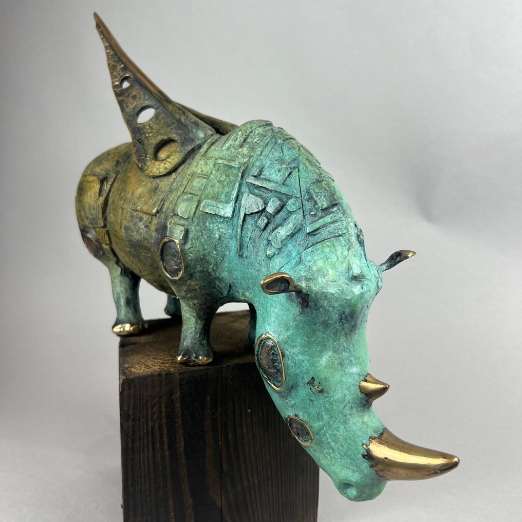 Dariusz Zielinski - Winged Rhino „I will fly anyway” BIG (Bronze) #4.3
