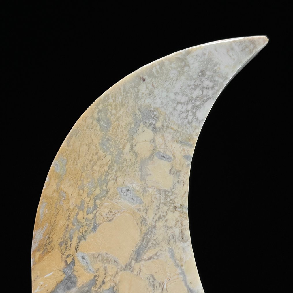 Χωρίς ελάχιστη τιμή - Υπέροχο από το κίτρινο Μαλιγκάνο Τζάσπερ Σε σχήμα σεληνόφωτος σε μια προσαρμοσμένη βάση. - Ύψος: 28.8 cm - Πλάτος: 18.7 cm- 1700 g - (1) #3.2