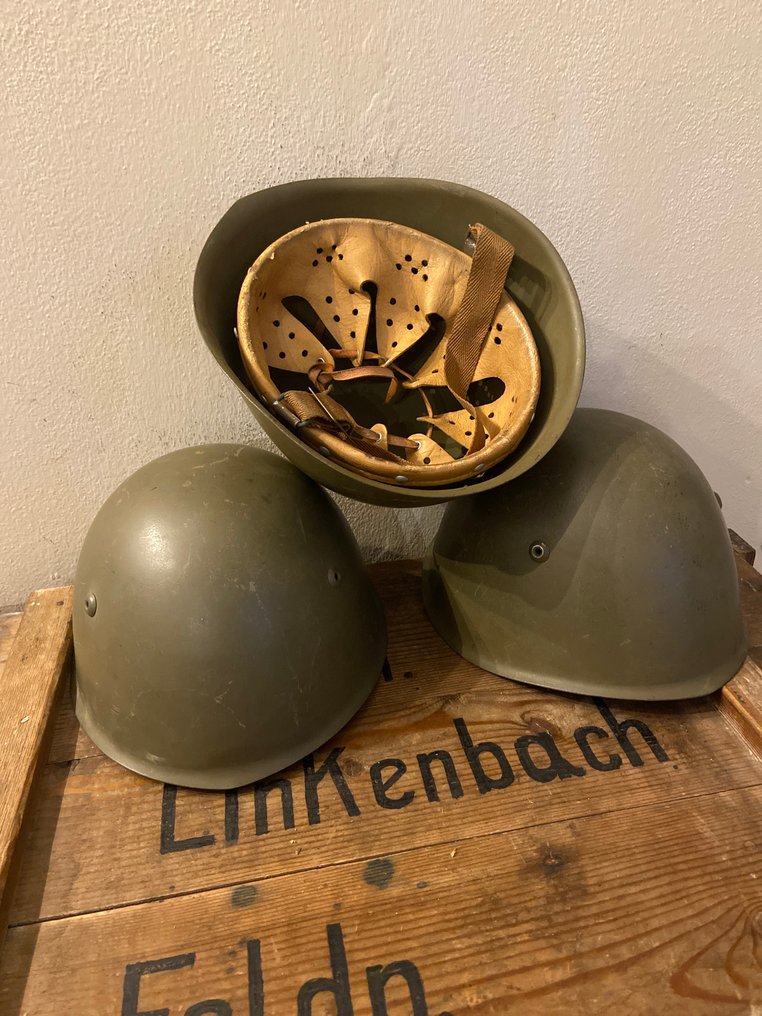 Ιταλία - Σετ 3 ιτακά στρατιωτικά καπέλα M33 δεκαετίες '50 και '60 - Σε άριστη κατάσταση - Στρατιωτικός εξοπλισμός #1.0