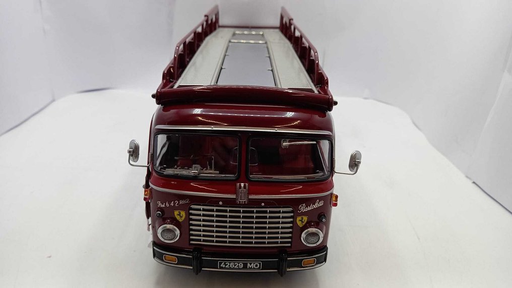 CMR 1:18 - Modellauto - Fiat Bartoletti 642 RN2 Ferrari Transporter 1957 - (cod.B48) #1.0