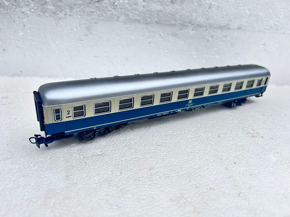 Märklin H0 - Model train passenger carriage (4) - 4 long carriages of the DB. #2.1