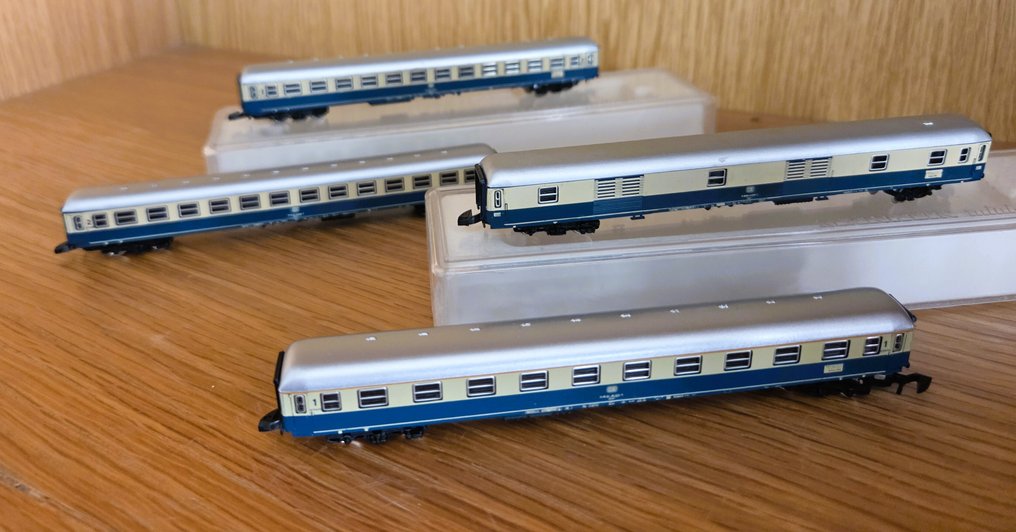 Märklin Z - 8720 - 8721 x 2 - 8722 - - Model train passenger carriage (4) - White/blue passenger wagons. - DB #1.0