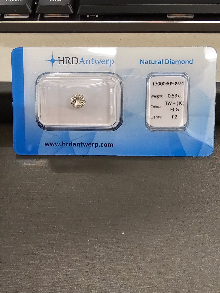 沒有保留價 - 1 pcs 鑽石  (天然)  - 0.53 ct - 圓形 - K(輕微黃色、從正面看是亮白的) - I2 - HRD Antwerp #1.0