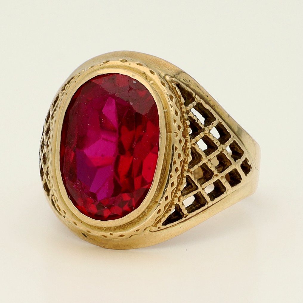 Ring - 14 kt. Yellow gold -  5.89ct. tw. Ruby #1.0