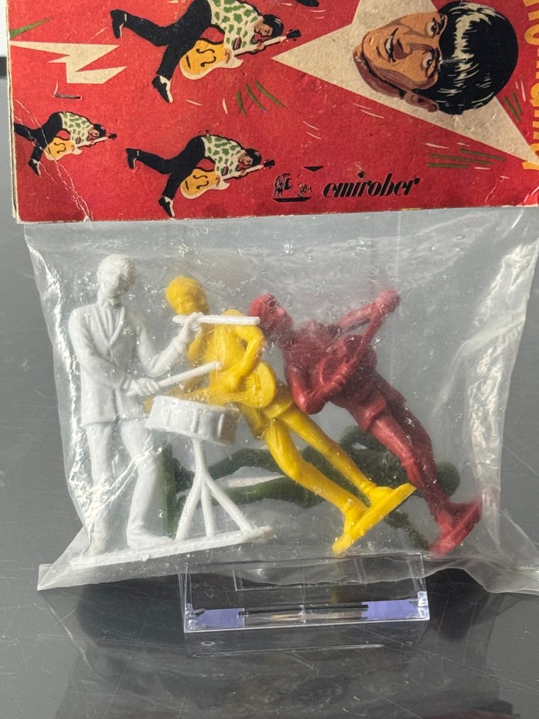 甲壳虫乐队 - 披头士狂热纪念品套装，包括密封人偶、明信片和长筒袜盒 #1.0