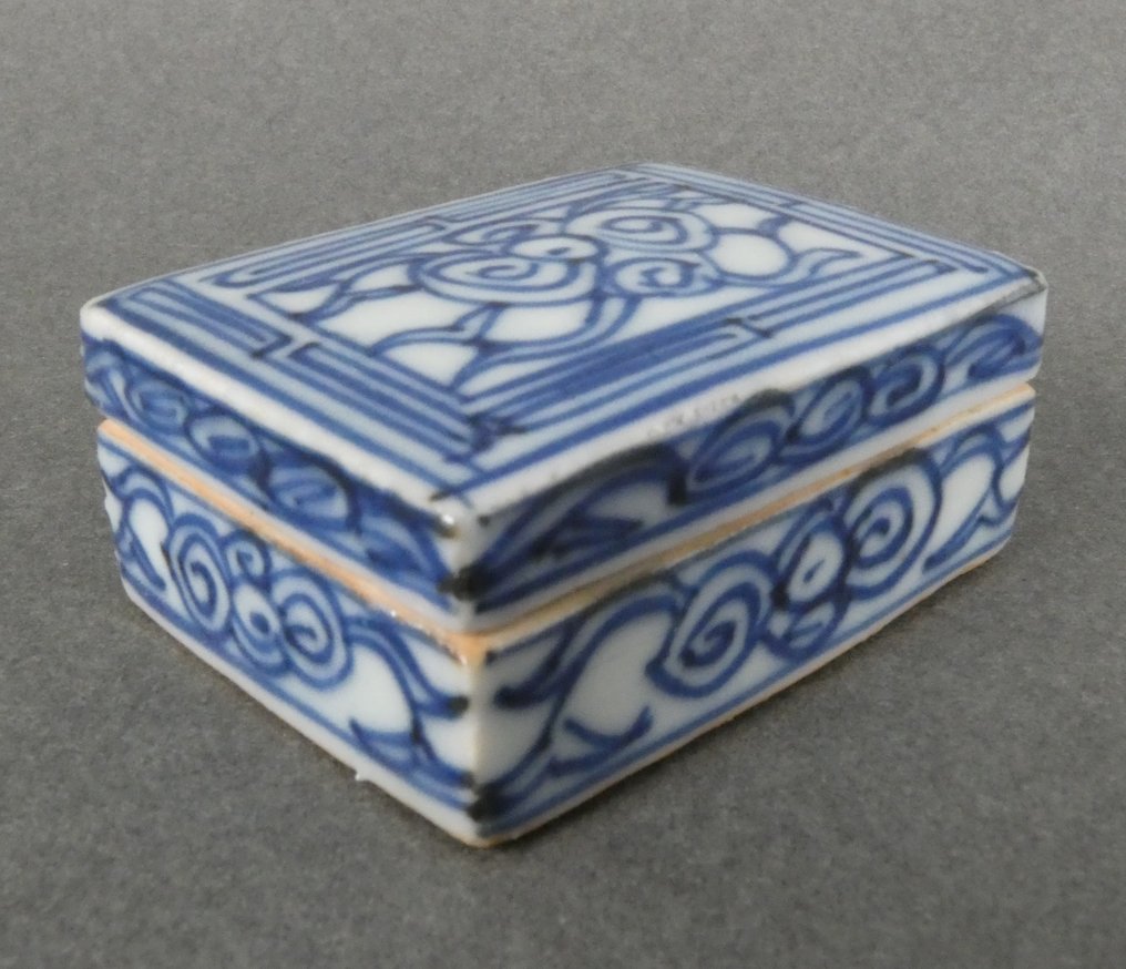 Late Qing - Box - Well painted square box and cover - Porcelain - Lotus Root and Florals #3.2