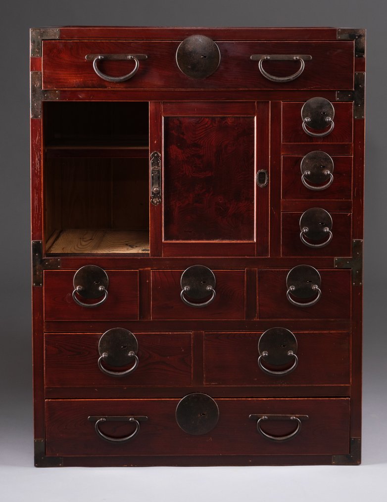 Dokumentenschrank für Händler (帳場箪笥, chôba’dansu) - Hinoki (Cypress) Holz, Keyaki (Zelkova) Holz, Sugi (Zeder) Holz, Gusseisen - Japan - Frühe Meiji-Zeit (zweite Hälfte des 19. Jahrhunderts) #3.2