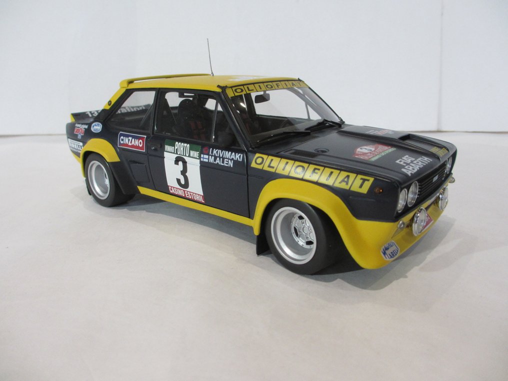 Kyosho 1:18 - Modelbil - Fiat 131 Abarth - Særdeles sjældent og meget smukt køretøj. Har været udsolgt i lang tid, og er meget eftertragtet. #1.0