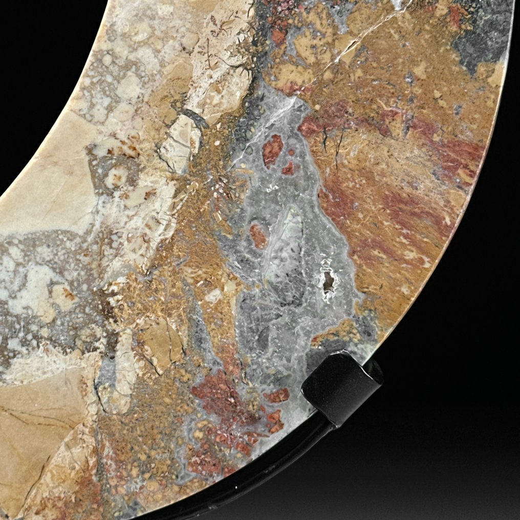 Χωρίς ελάχιστη τιμή - Όμορφος Κίτρινος Maligano Jasper. Σε σχήμα σεληνιακού φεγγαριού σε μια προσαρμοσμένη βάση. - Ύψος: 28.2 cm - Πλάτος: 17.5 cm- 1700 g - (1) #1.0