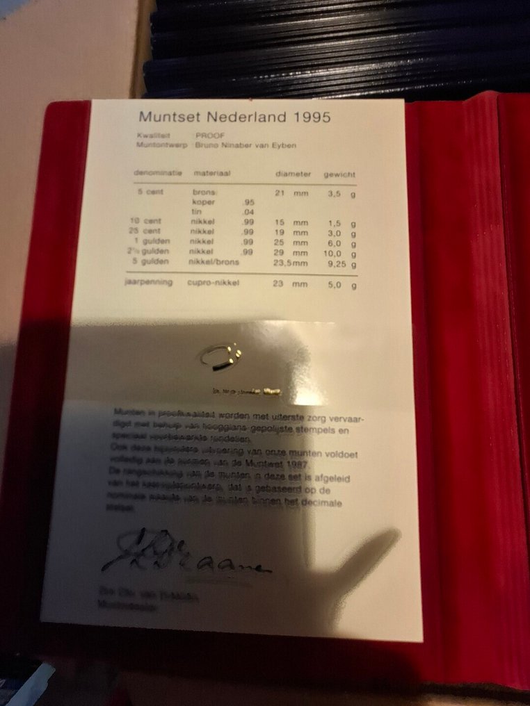 Netherlands. 38 jaarsets tussen 1984 en 1995 waaronder 13 sets met zilveren penning (No reserve price) #2.1