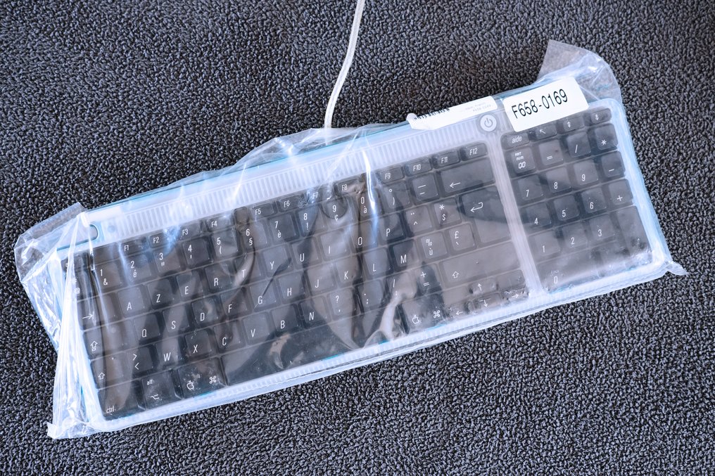 Apple Factory-fresh "AZERTY" USB Keyboard (Bondi Blue) – New Old Stock - Computer - Med erstatningsæske #4.3