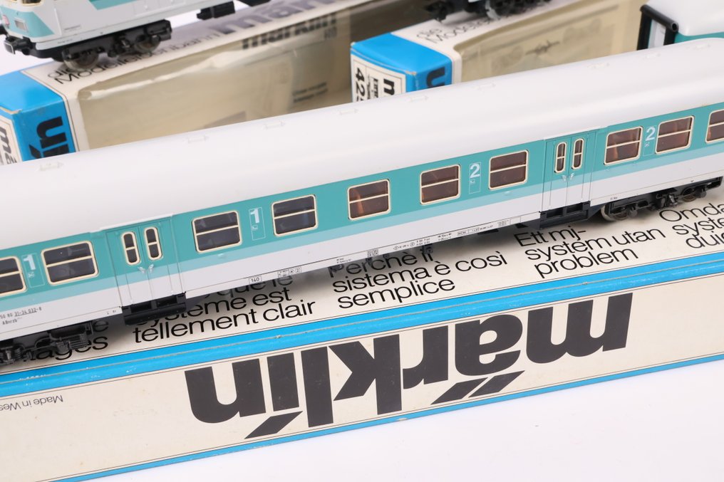 Märklin H0 - 4258/4259/4260 - Model train passenger carriage (4) - Four carriages beige/blue with control cab - DB #4.3