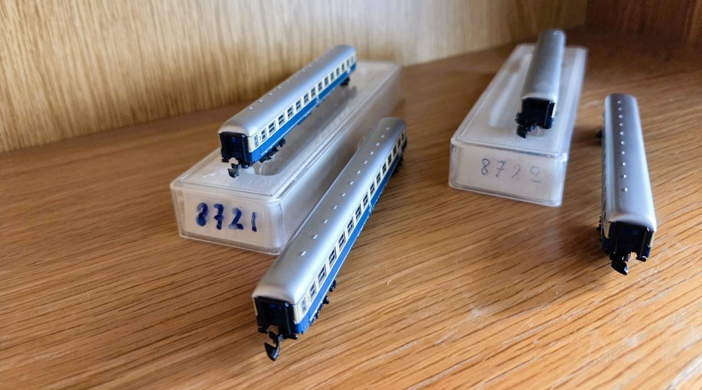 Märklin Z - 8720 - 8721 x 2 - 8722 - - Model train passenger carriage (4) - White/blue passenger wagons. - DB #1.0