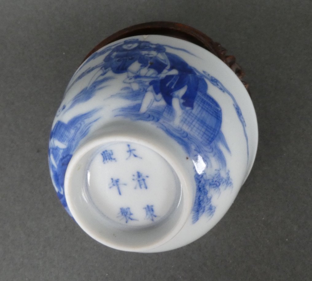 Qing (1644-1911) - Kangxi Six Character Mark - Kulho - Three Fishermen Catching a Fish - Da Qing Kang Xi Nian Zhi - Posliini - Ultra Fine Quality #1.0