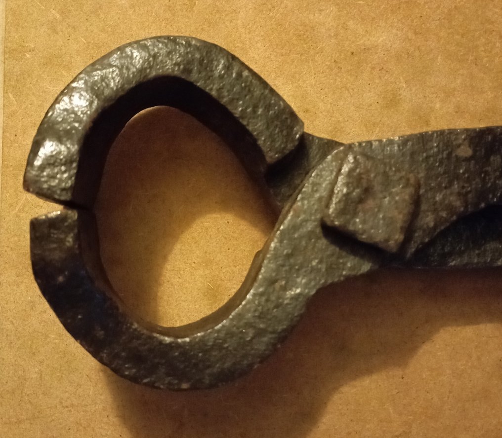 Tool  - Clamp for grasping heavy objects. #3.2