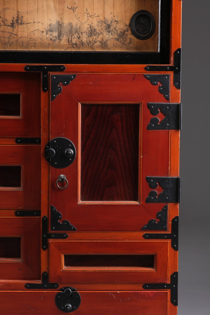 Takayama ishô'dansu 衣装箪笥（抽屉柜） - 杉木（cedar）木材，桐木（paulownia），铁 - 日本 - Meiji period (1868-1912) #3.2