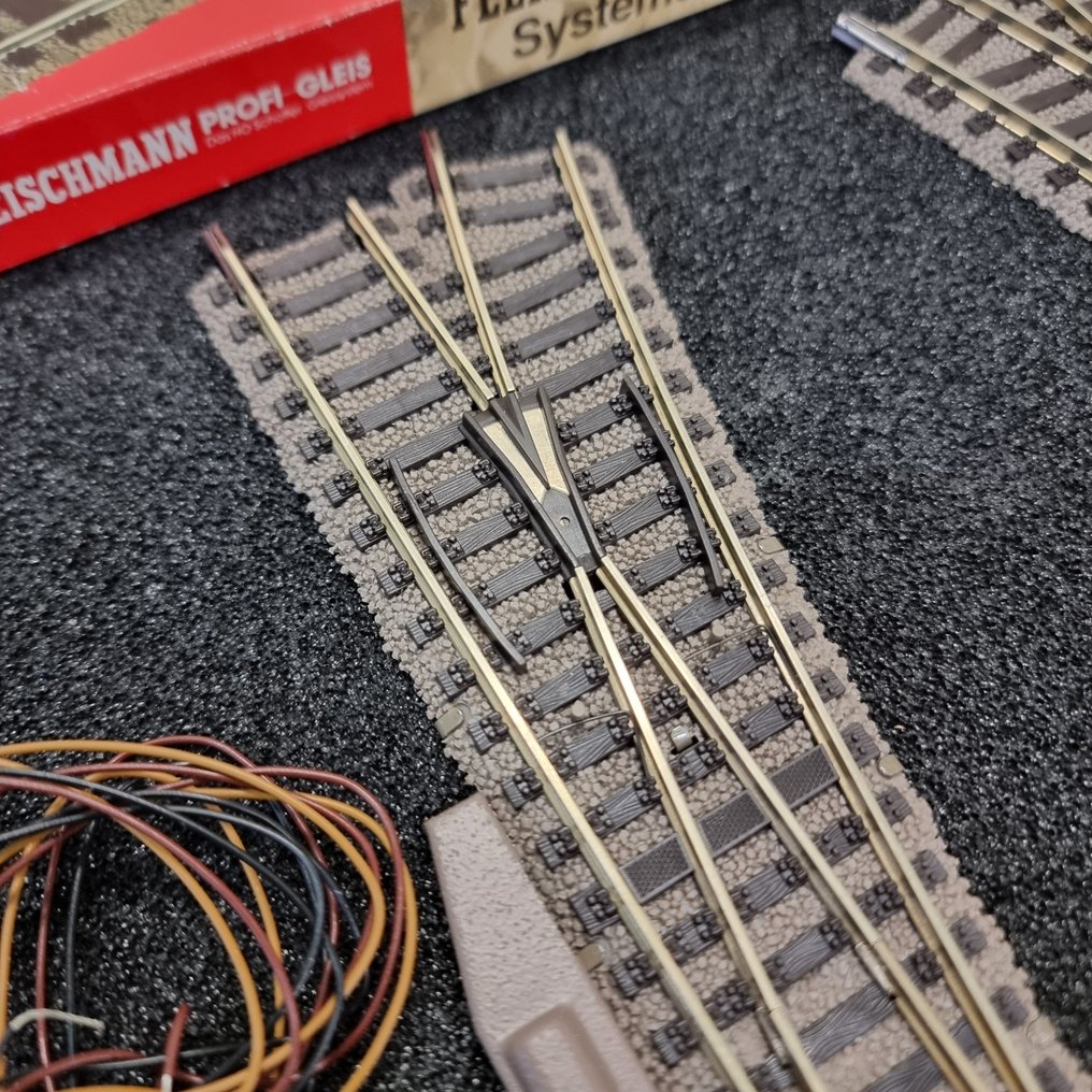 Fleischmann H0 - 6141 - Machetă set șine de tren (2) - Set nou de comutatoare pentru stânga și dreapta. #2.1