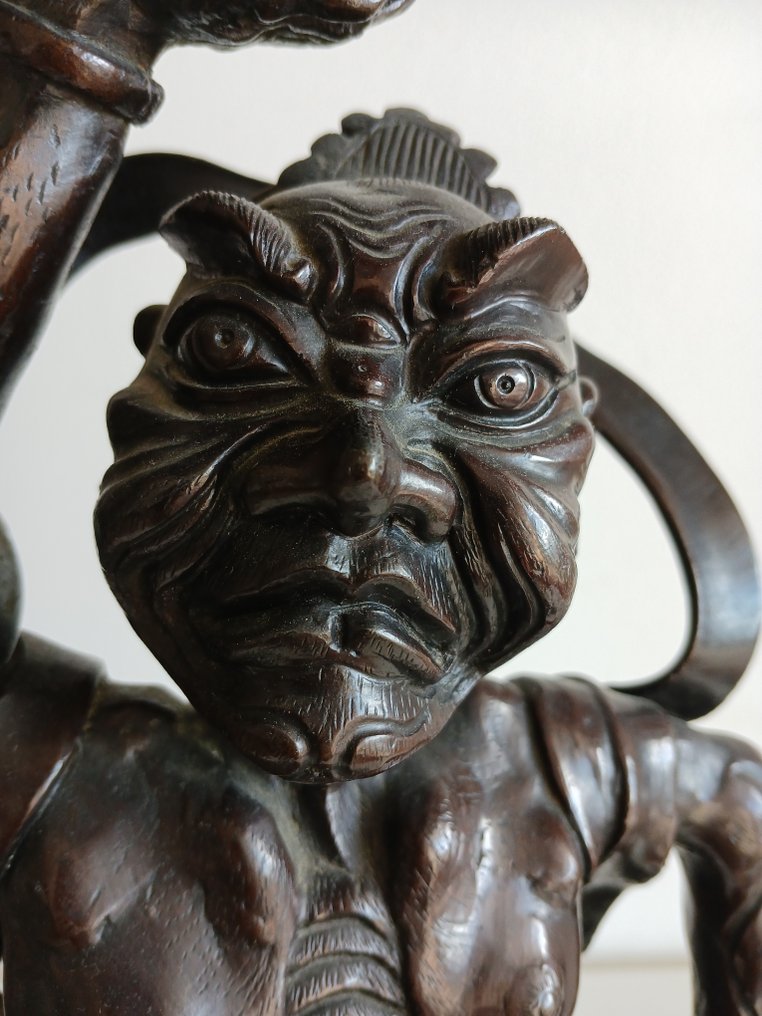 Figurita - Japanese monk/devil holding bell - Bronce #1.0