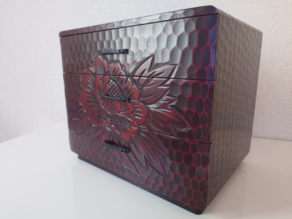 抽屉柜 - 木 - 日本 - 手工雕刻牡丹设计  (没有保留价) #1.0