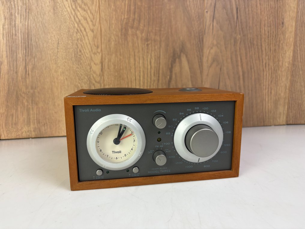 Tivoli Audio by Henry Kloss & Tom DeVesto - Model Three Radio #4.3
