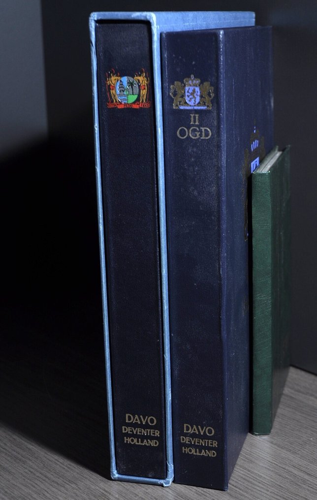 Surinam  - Samling i 2 DAVO kristalalbum og et lagerbog. #1.0